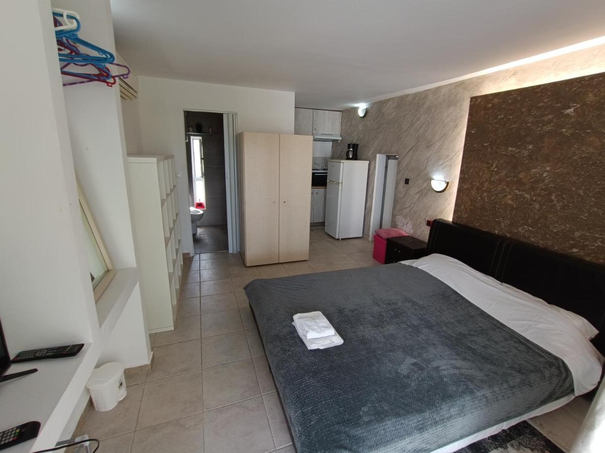 קרמסטי Azalea Garden Apartment With Mountain View מראה חיצוני תמונה